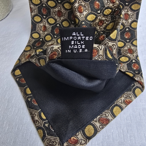 Mara By Countess Mara Imoirted Silk Tie Green And Gold Geometric Pattern - Picture 6 of 6